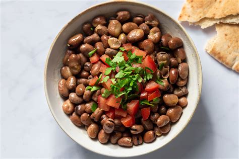  Ful Medames: Een romige bonenschotel vol pittige verrassingen en aardse comfort!