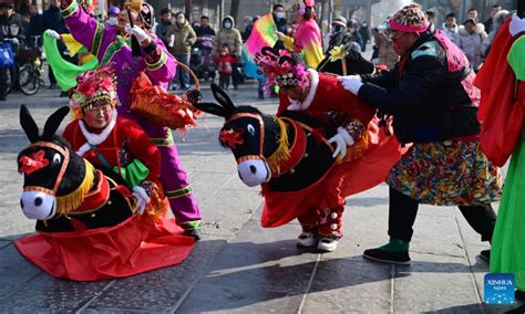  Liaocheng Mishui Cai: Een Ontzagwekkende Dans van Soepige Zachtheid en Knapperige Textuur!