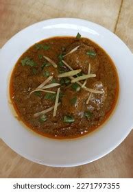 Nihari: Een Romige, Geurige Stokpot voor de Ziel!